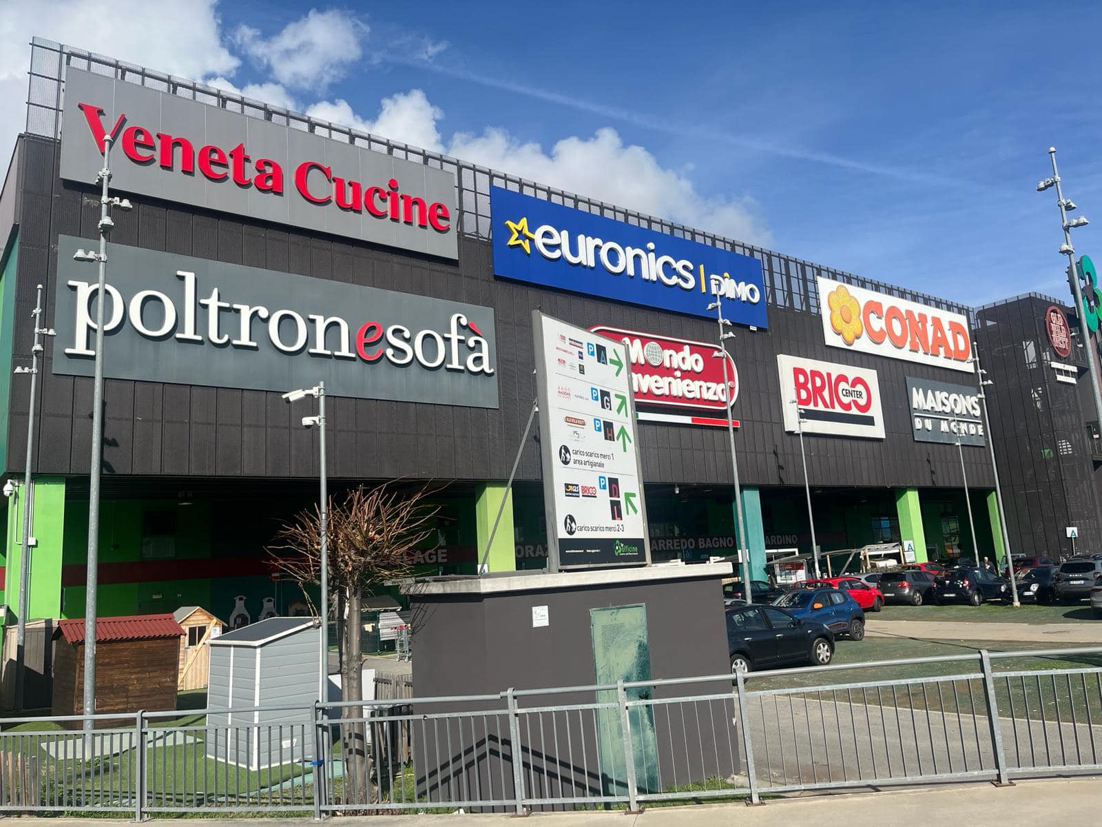 New parking at Le Officine mall!
